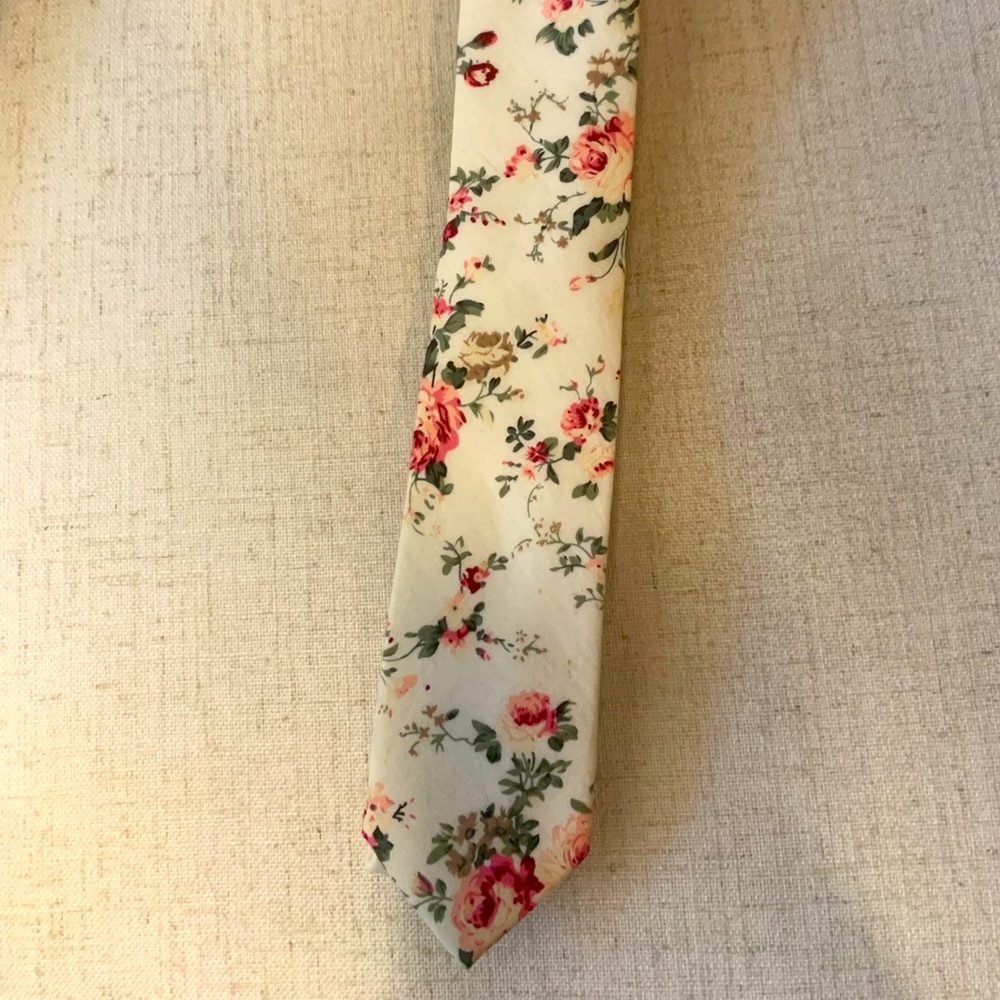 White floral skinny tie